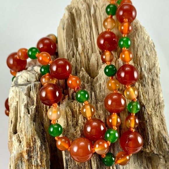Shades of Agate Necklace - Picture 5 of 5